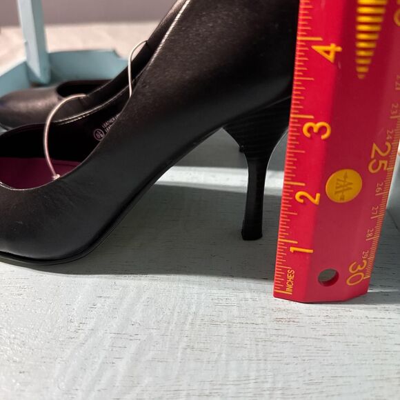 Isaac-Mizrahi Riley Women's Black 8.5 heels Pumps glamour vintage 2000's New - Picture 4 of 7